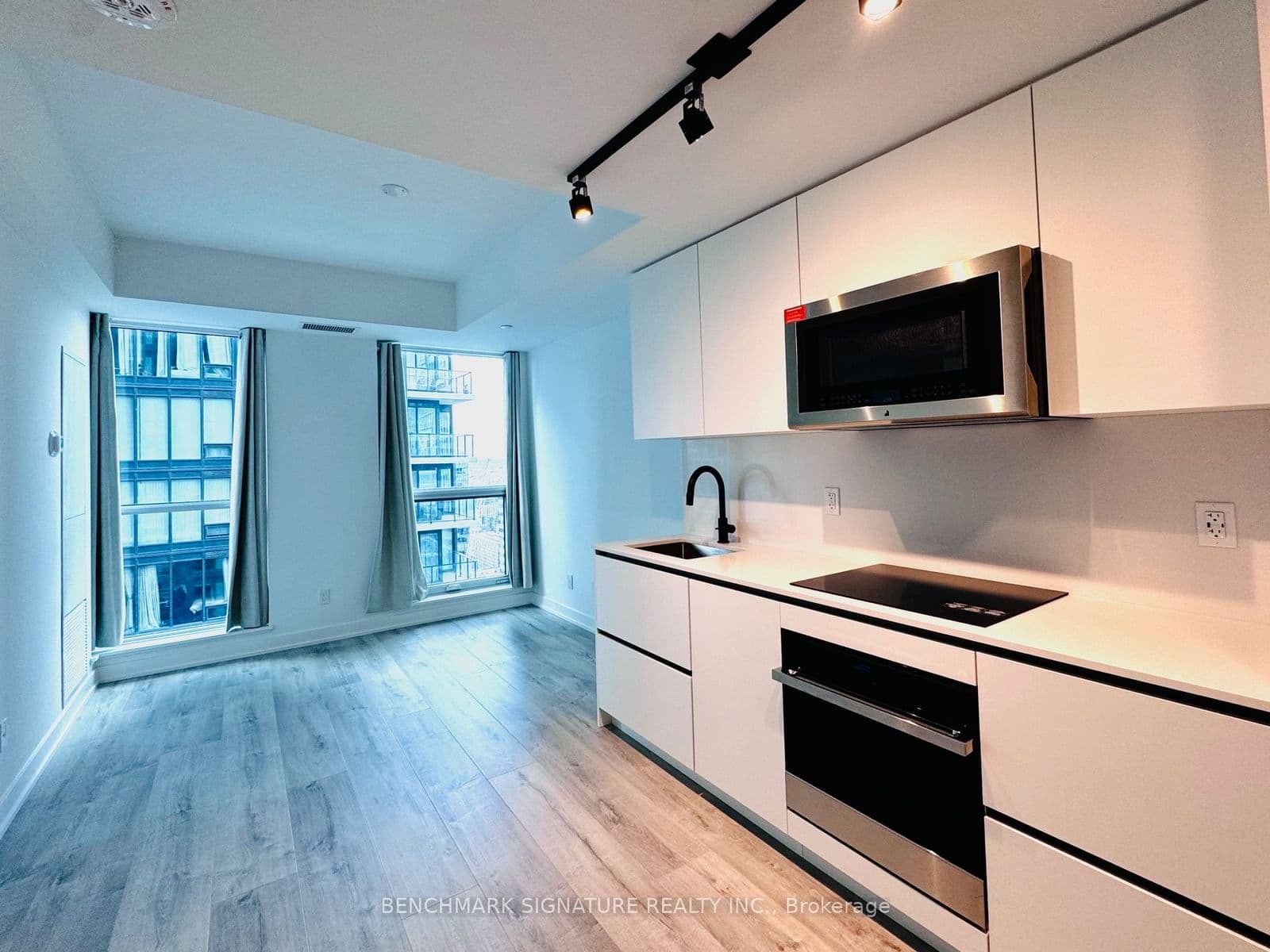 327 King Street W, Unit 3705