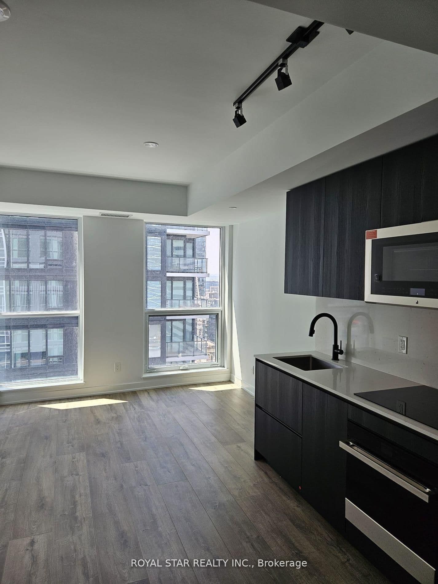 327 King Street W, Unit 2205