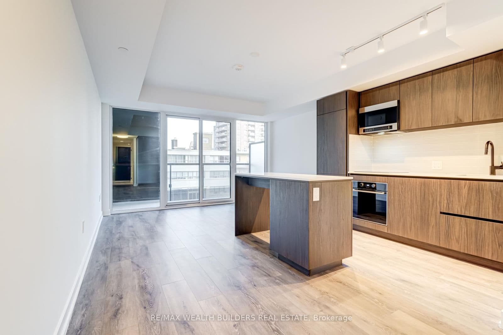 117 Broadway Avenue N, Unit 309