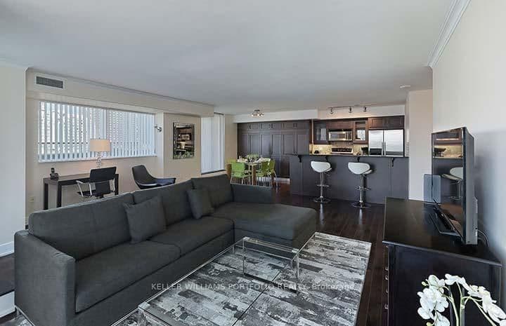 20 Blue Jays Way, Unit 1806
