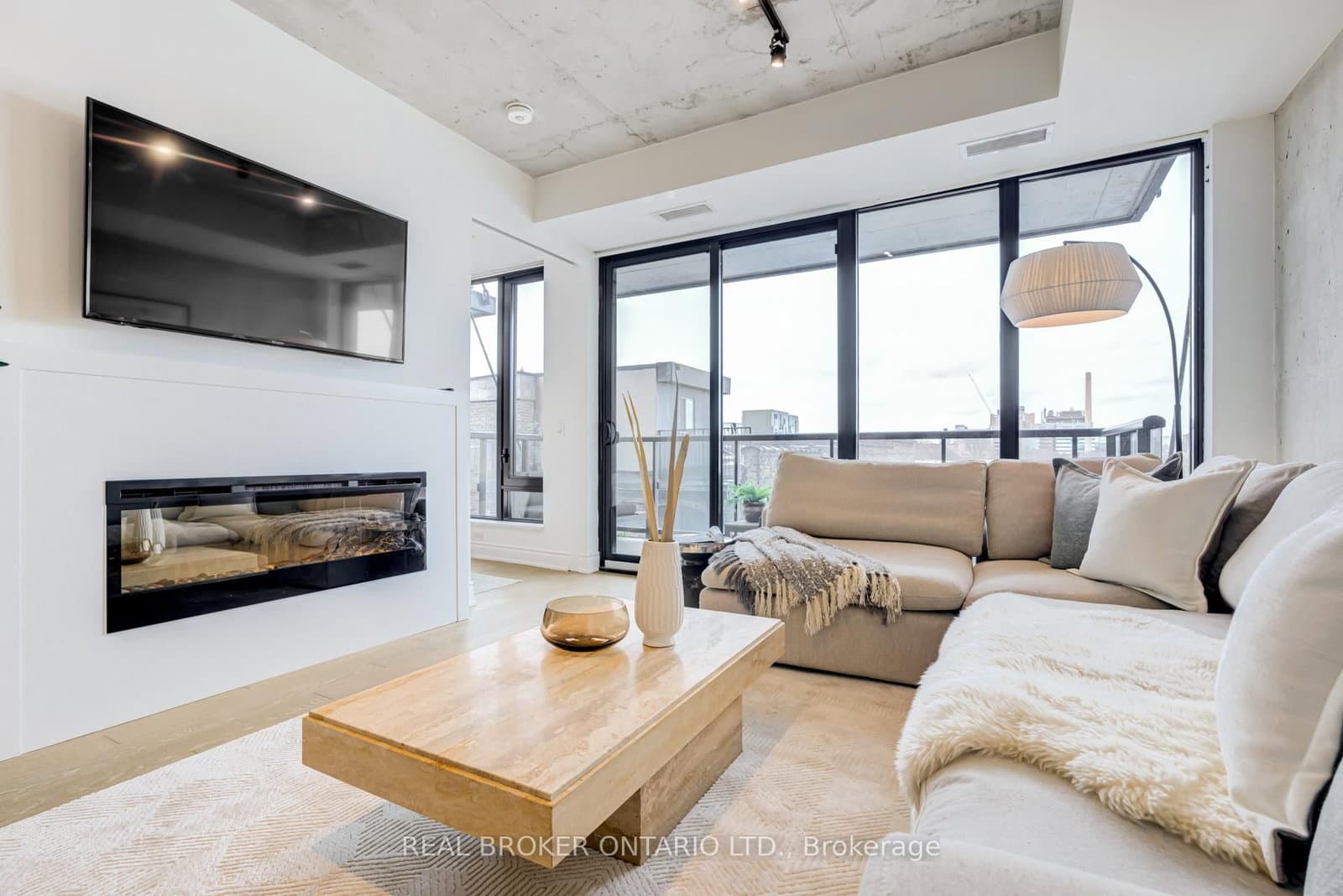 608 Richmond Street W, Unit 717