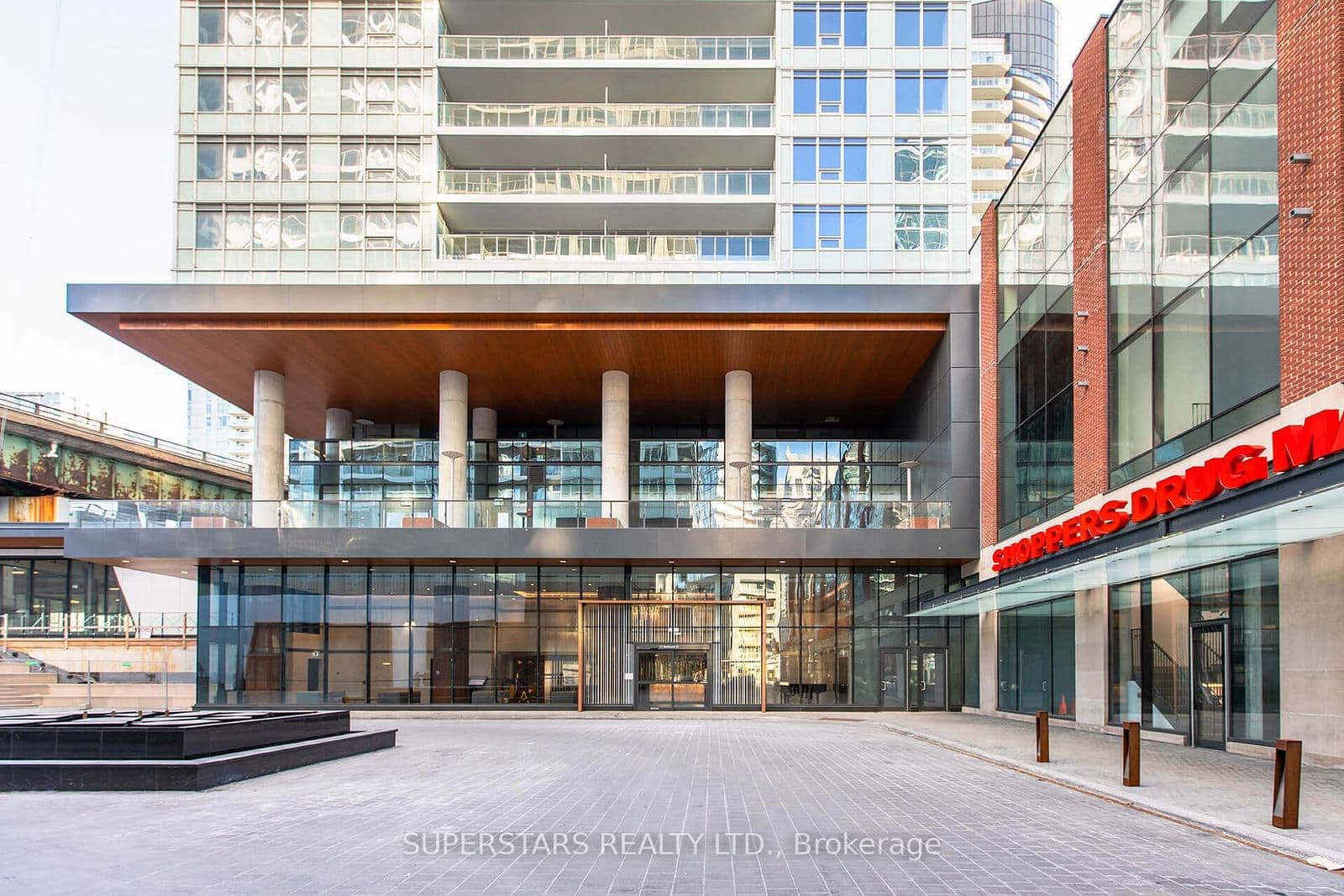 #3516A - 17 Bathurst Street
