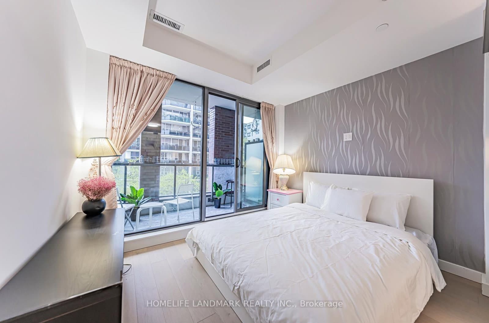 #307 - 81 Wellesley Street E