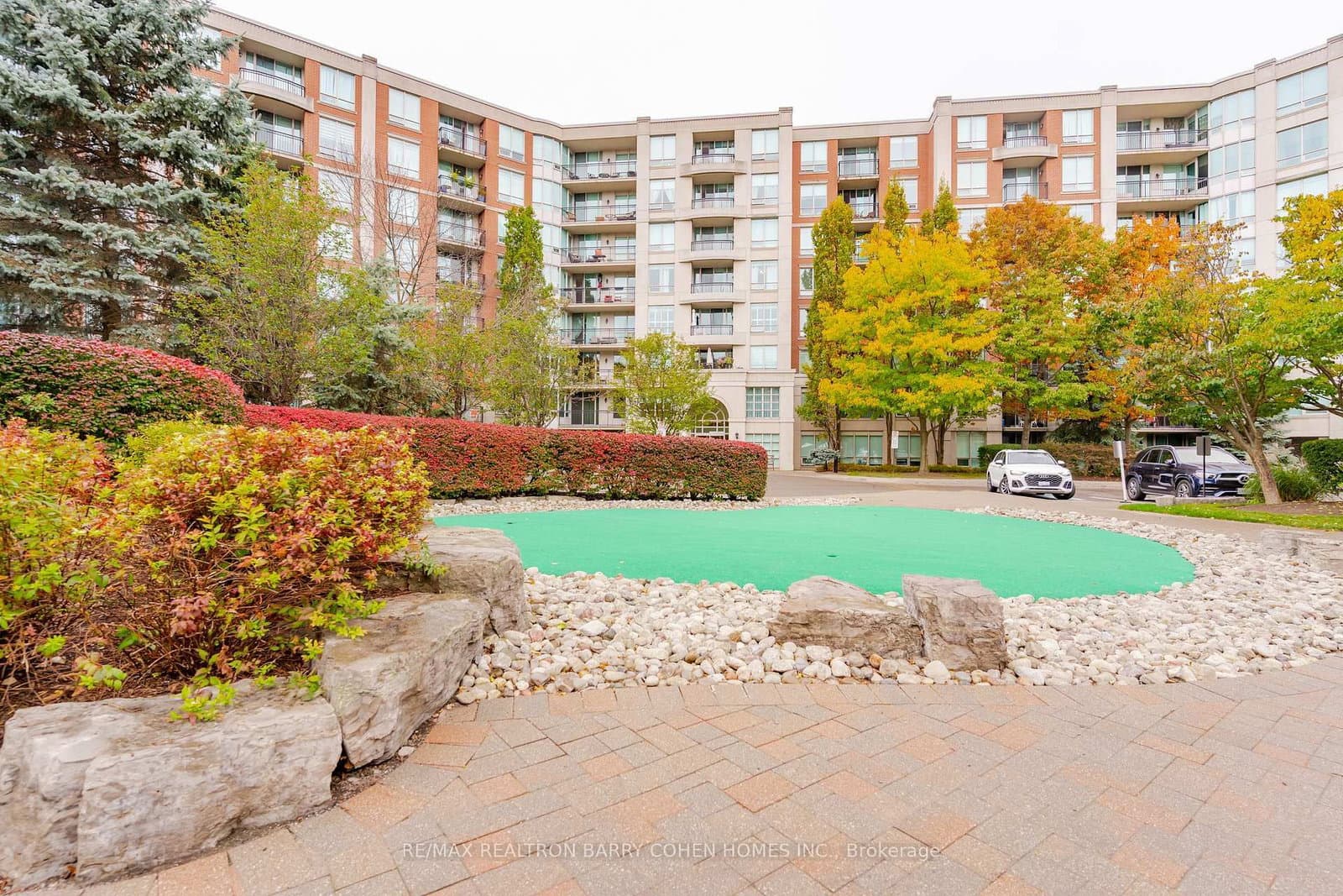 #815 - 28 William Carson Crescent