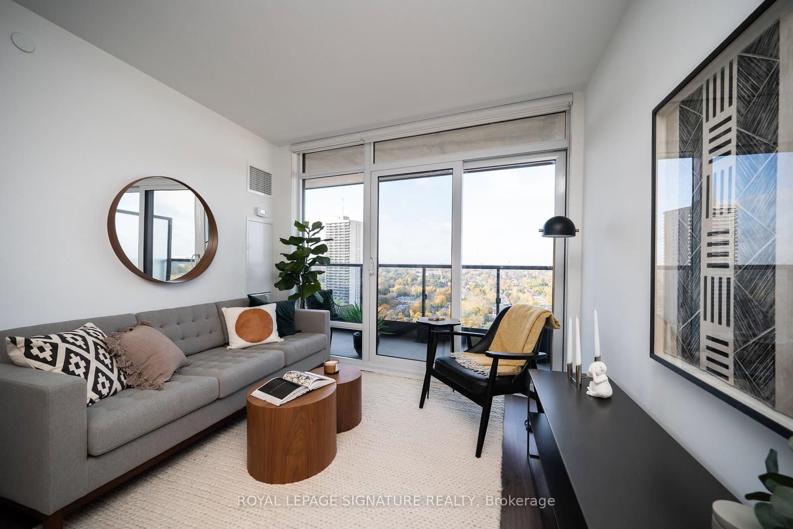 18 Erskine Avenue, Unit 2501