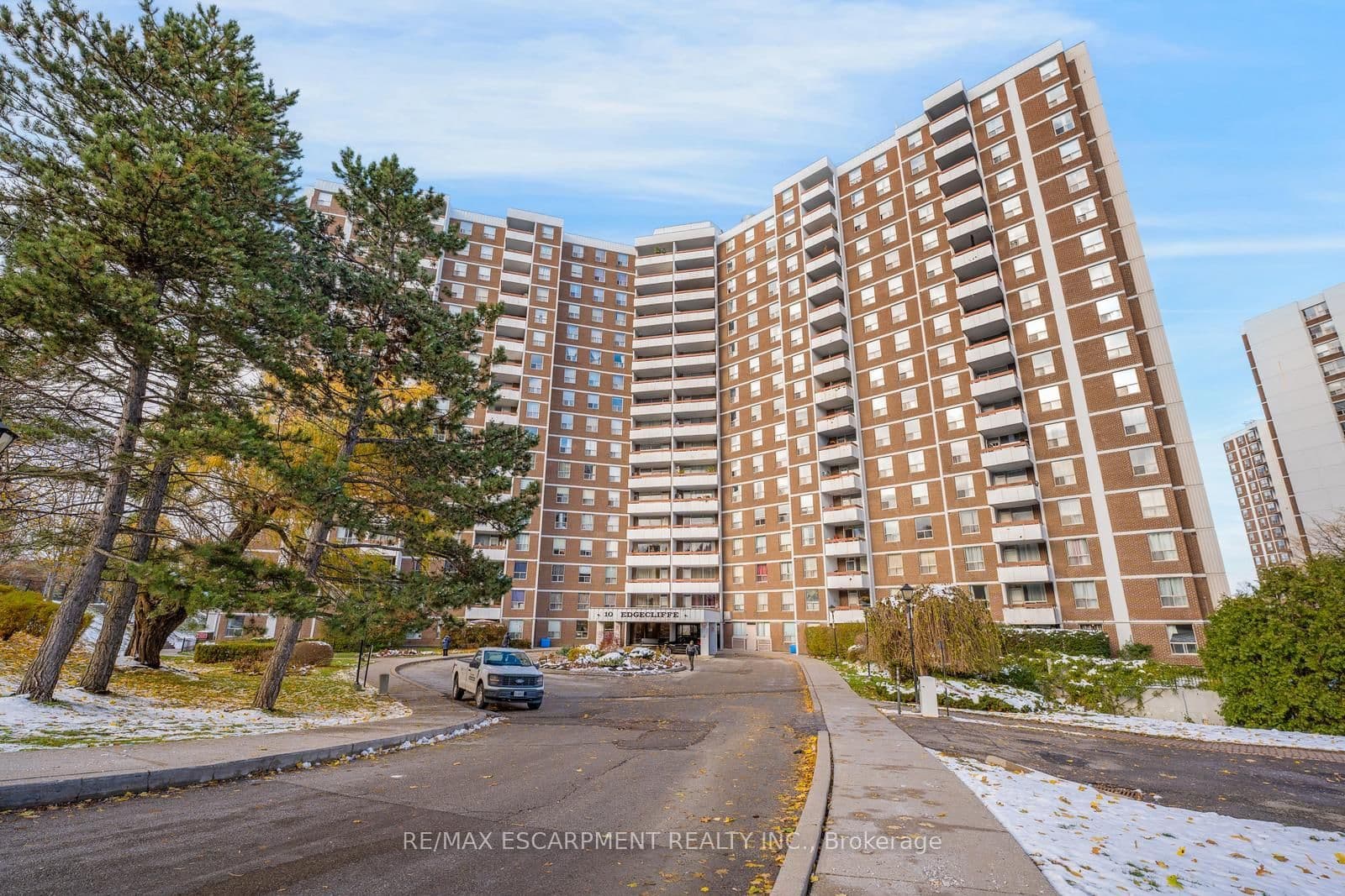 #206 - 10 Edgecliff Golfway