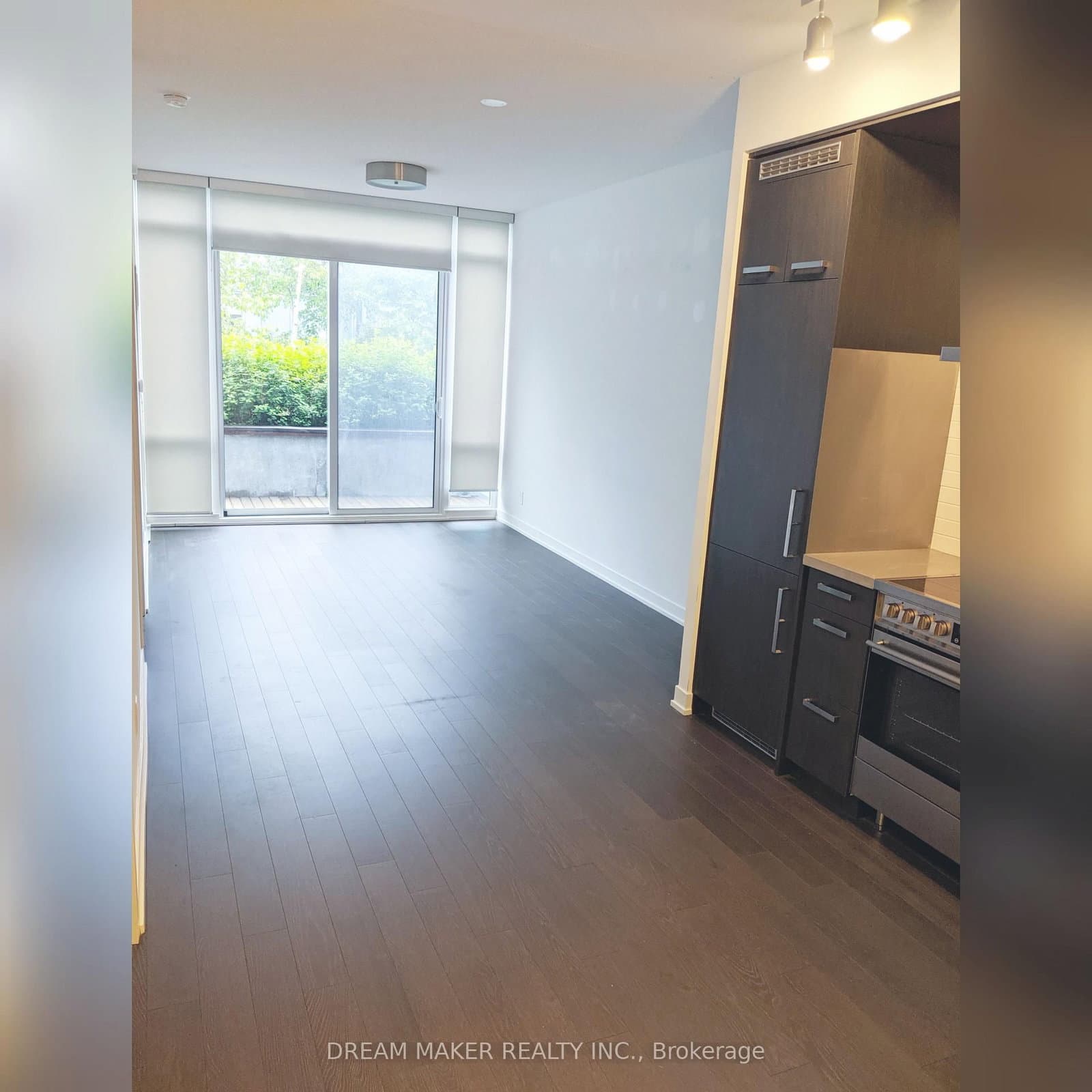 #4 - 455 Front Street E