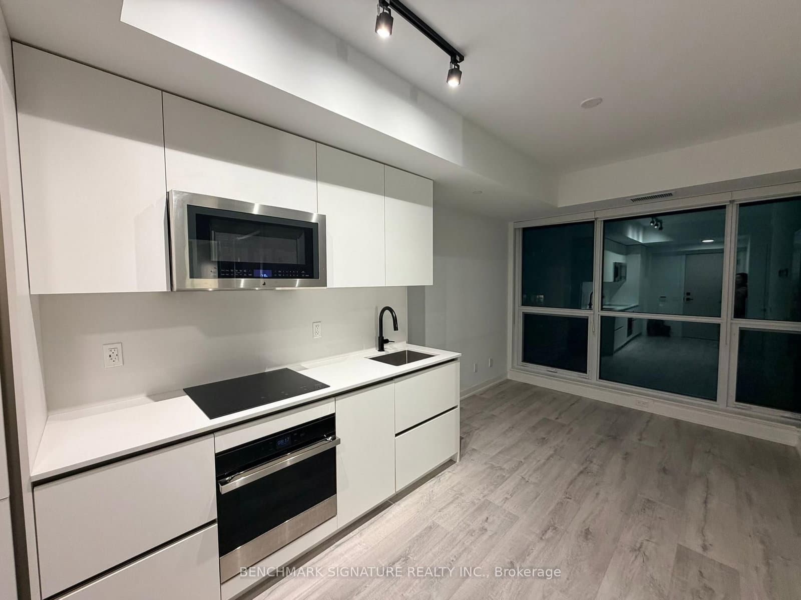 327 King Street W, Unit 3304