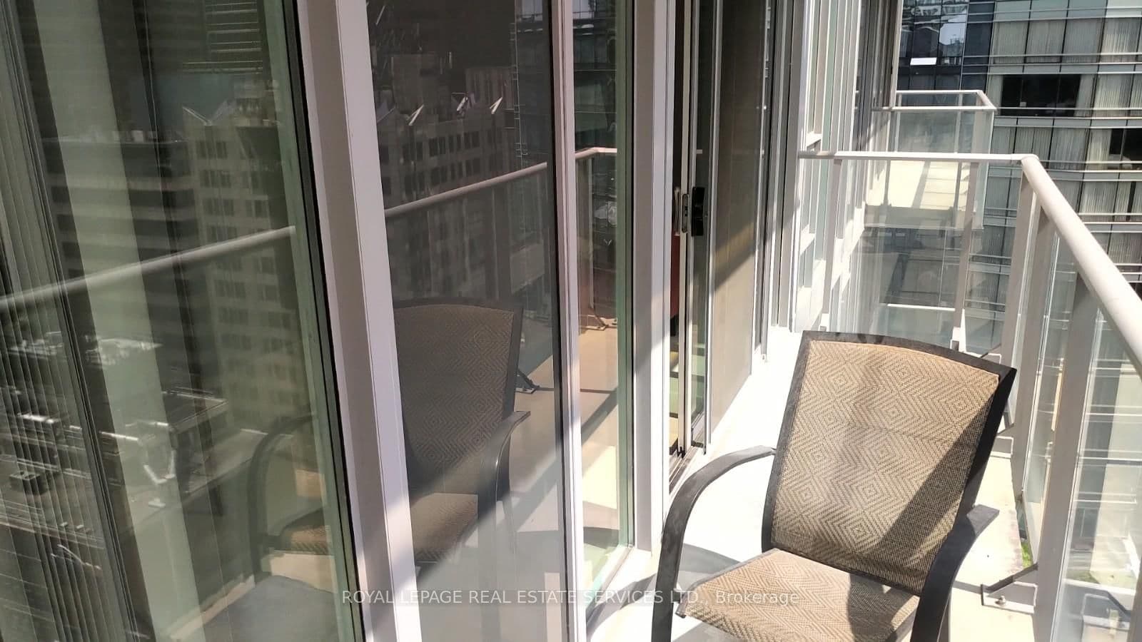#1609 - 126 Simcoe Street