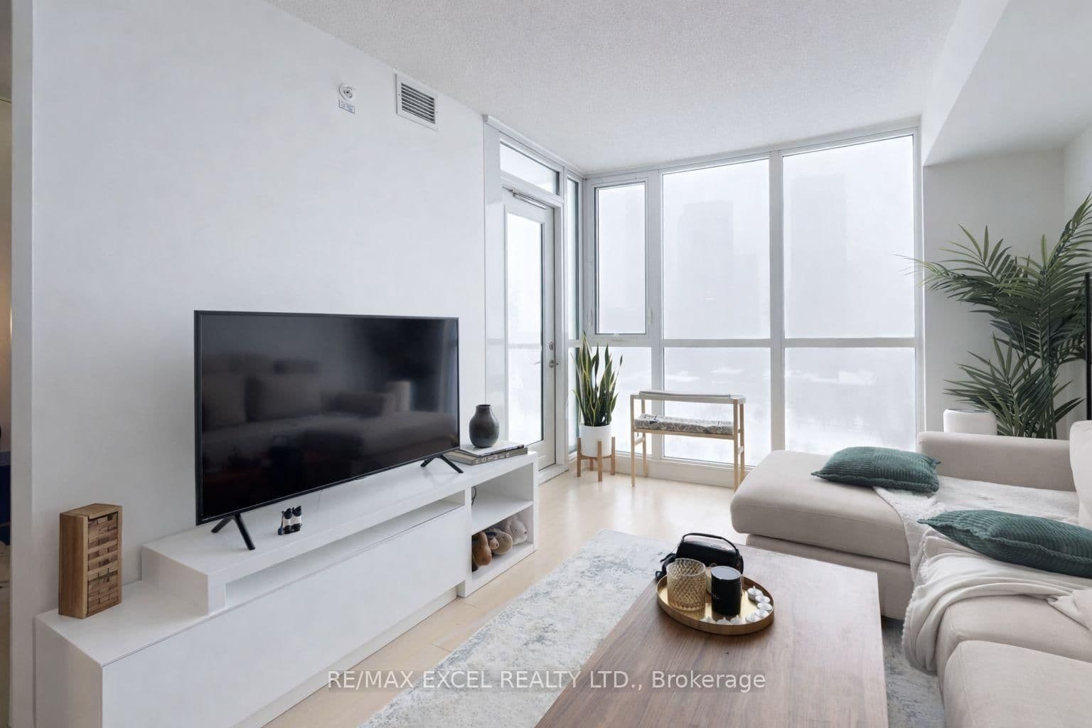 #1606 - 75 Queens Wharf Road