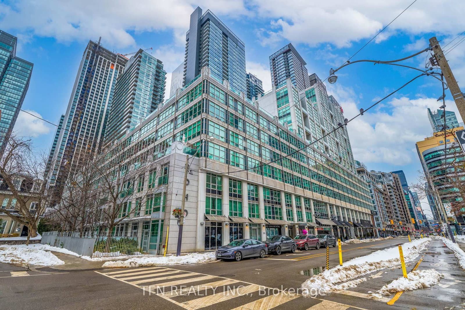 #M22 - 350 Wellington Street W