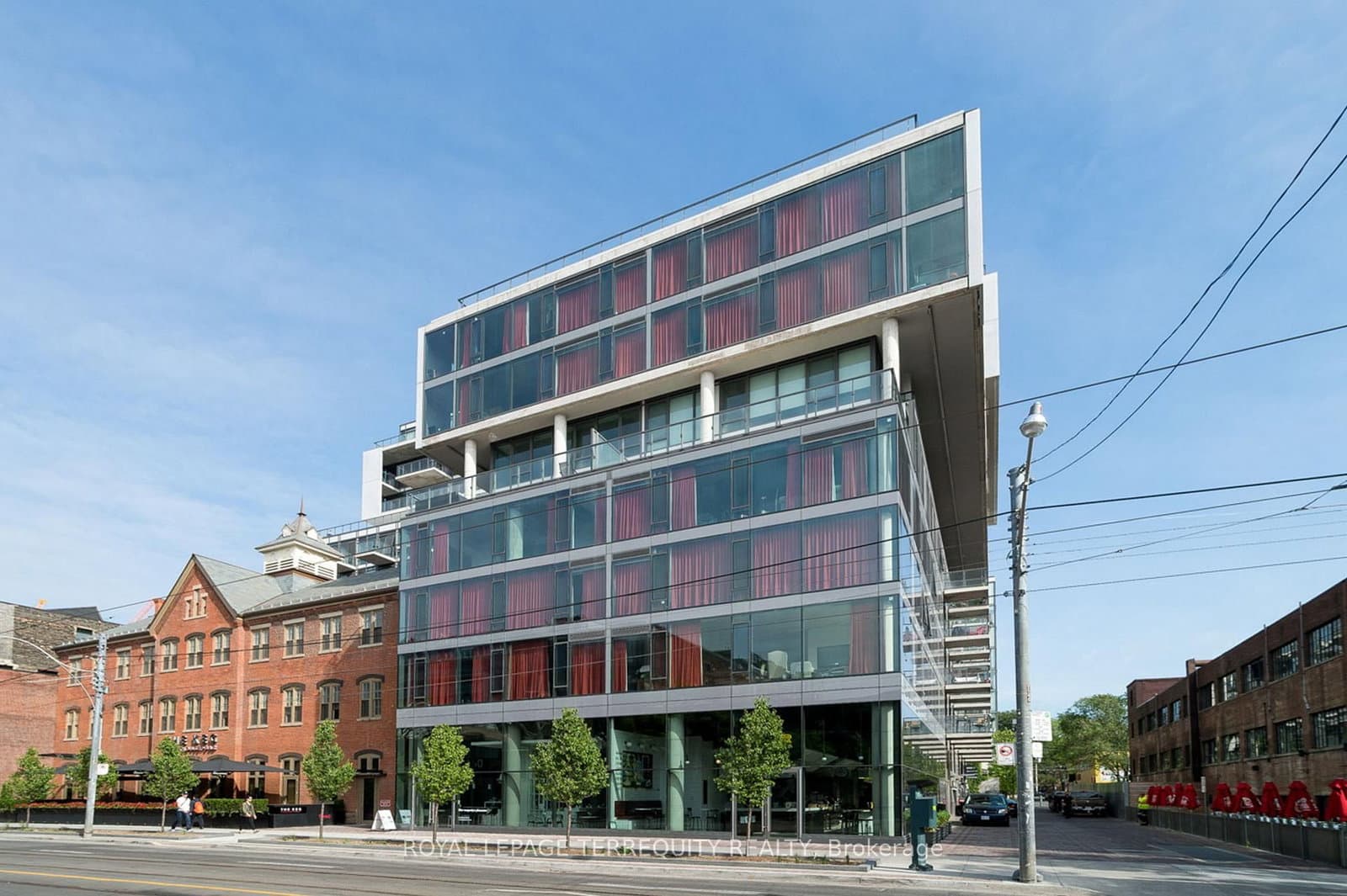 #523 - 560 King Street W
