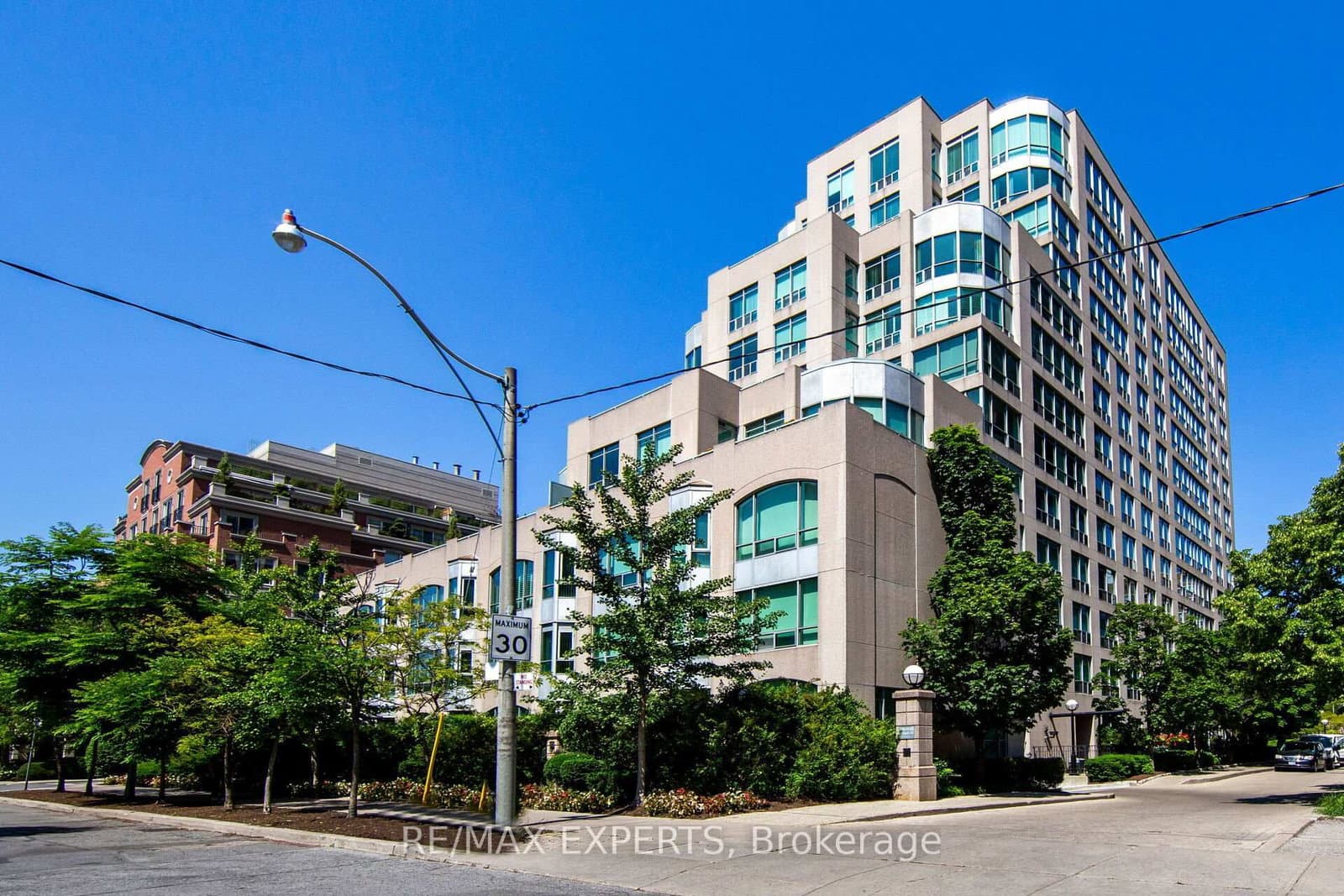 #1006 - 942 Yonge Street