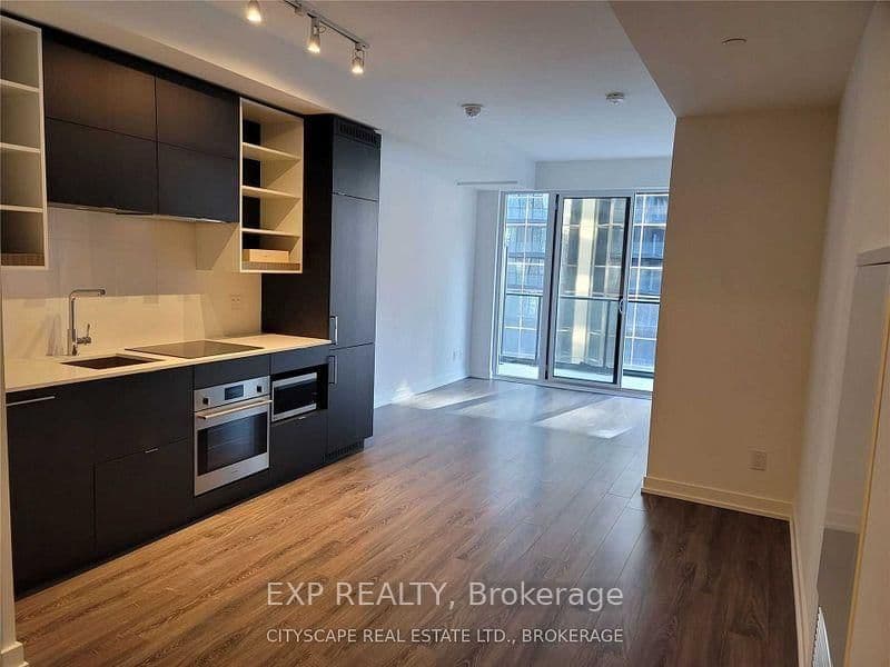 #607 - 20 Edward Street