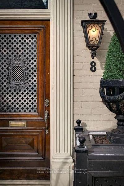 8 Belmont Street