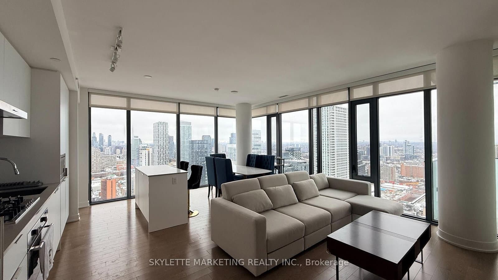20 Lombard Street, Unit 4011