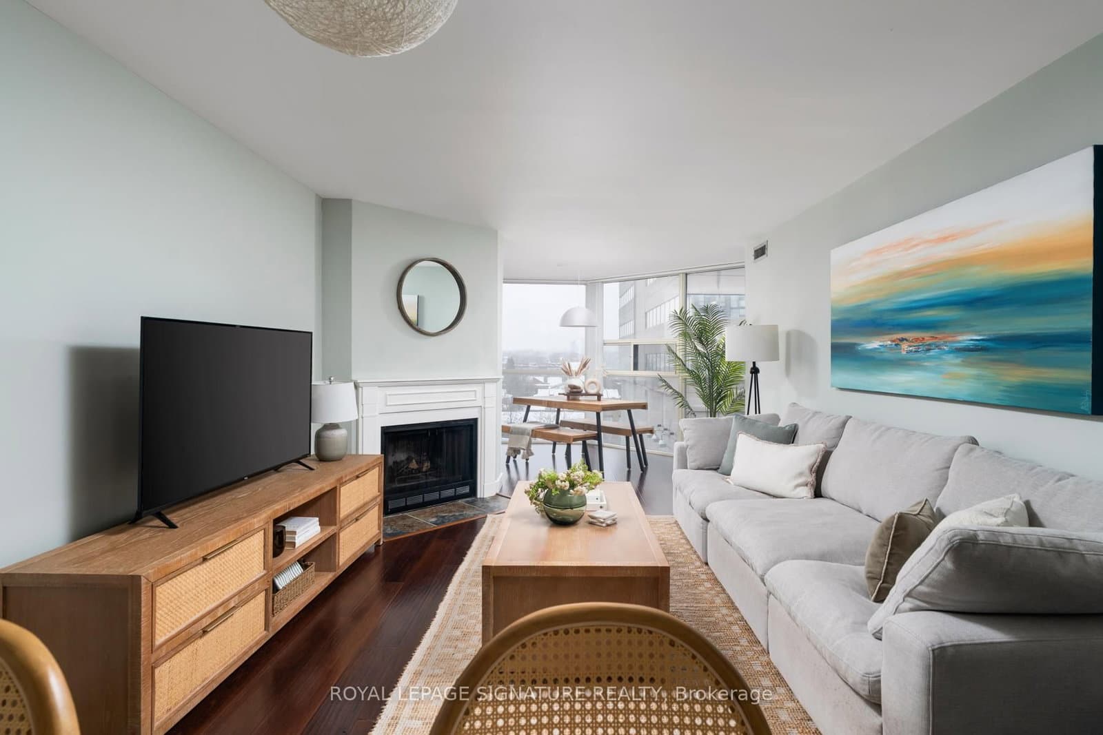 #903 - 725 King Street W