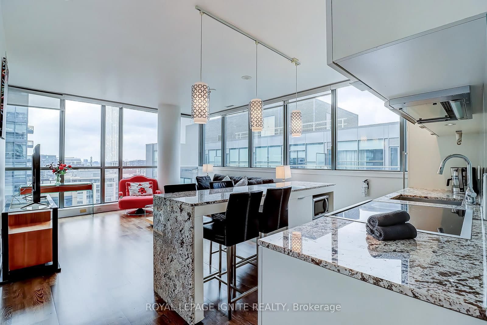 #1502 - 8 Charlotte Street