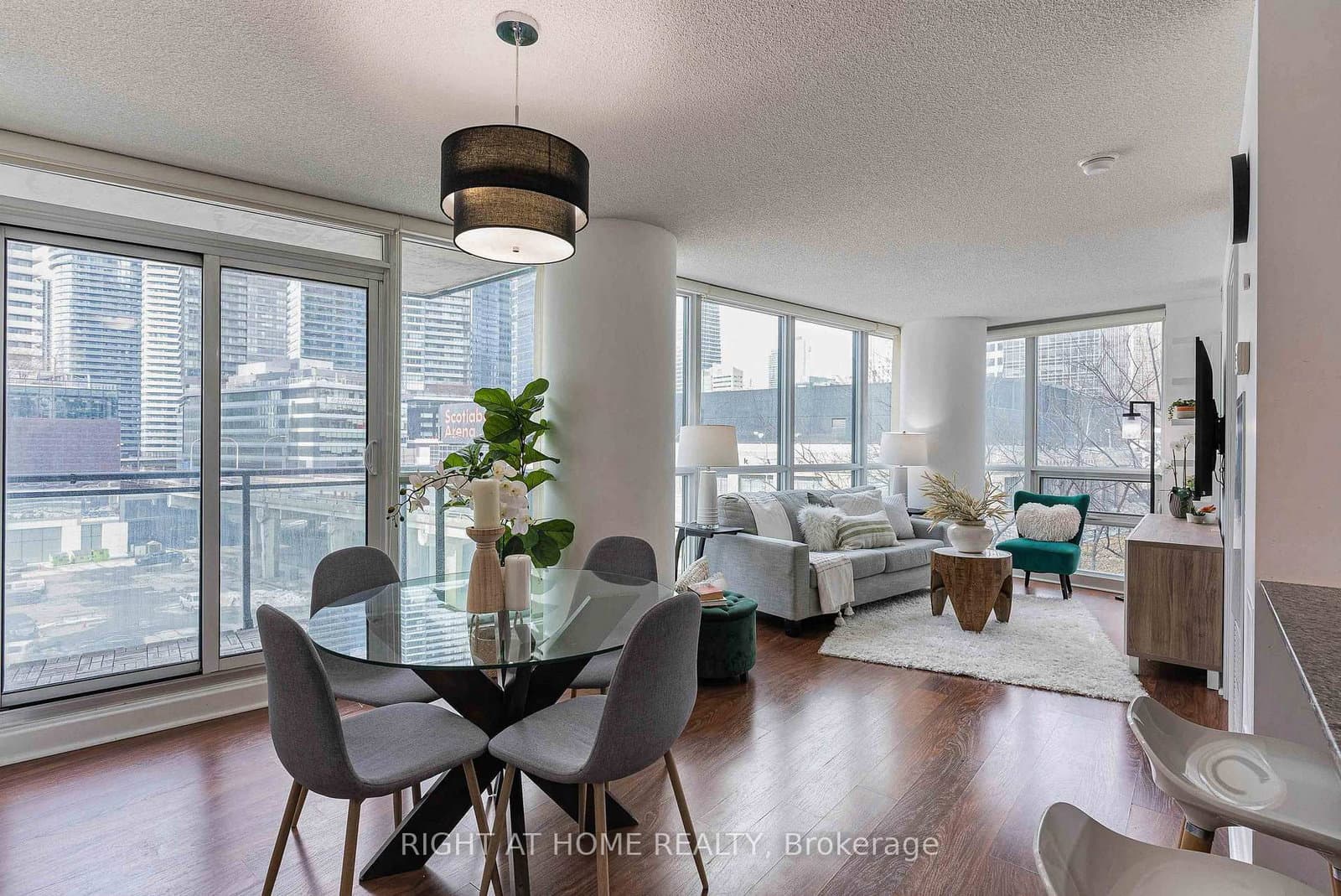 #603 - 33 Bay Street