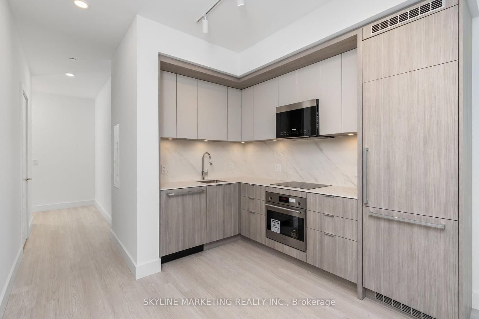#210 - 6 Greenbriar Road