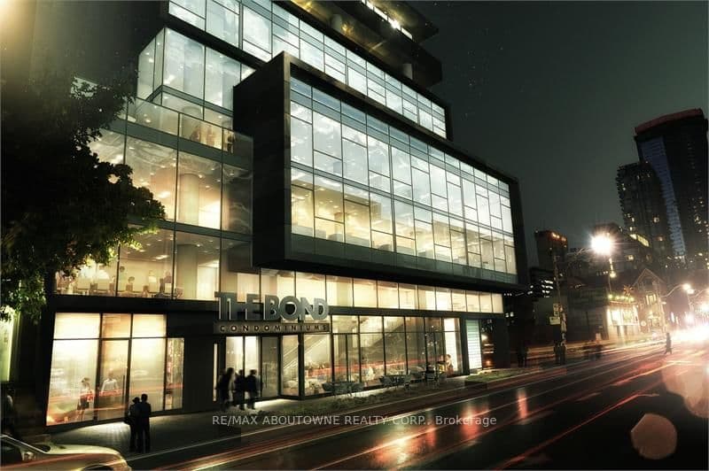 #802 - 290 Adelaide Street W