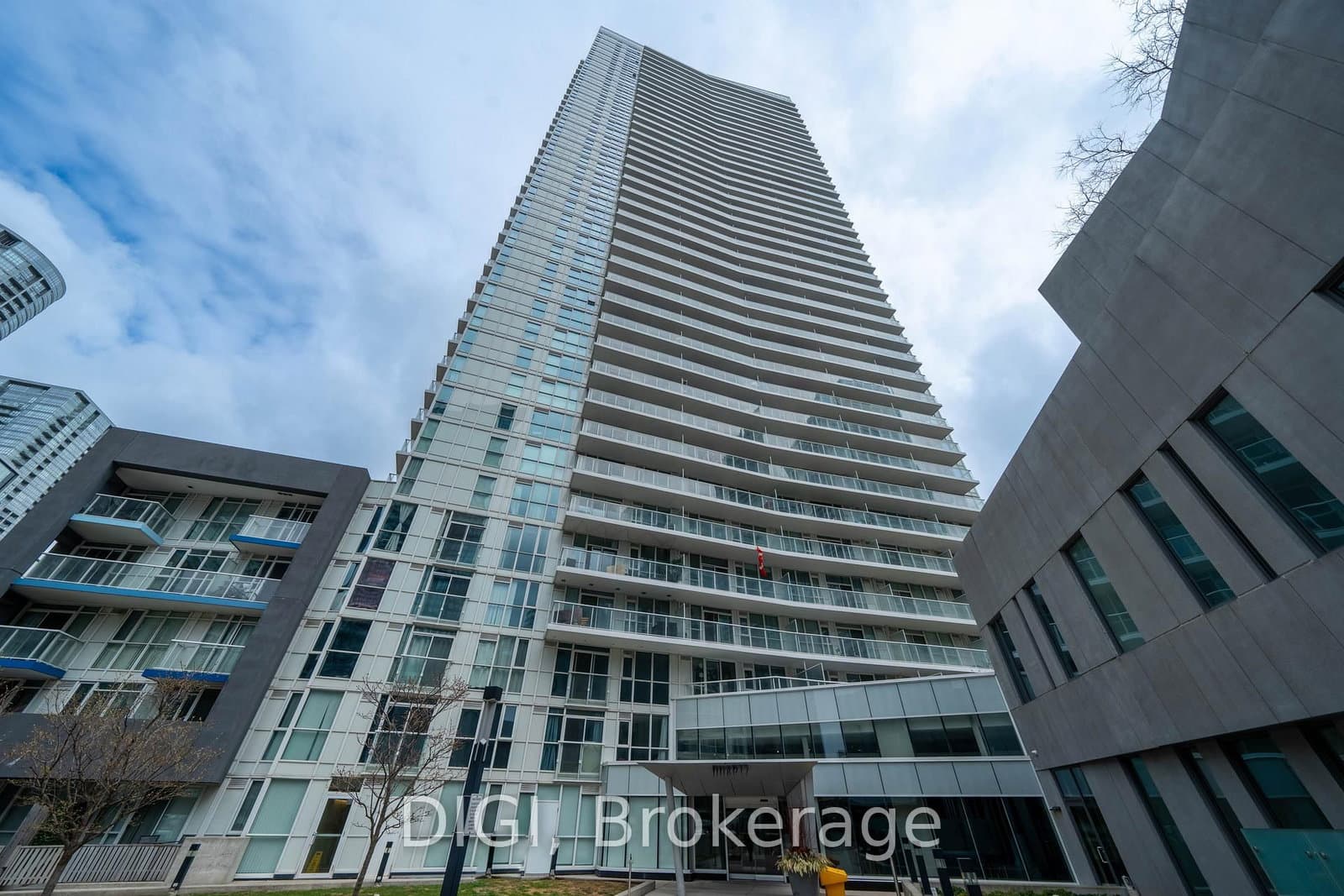 #915 - 75 Queens Wharf Road