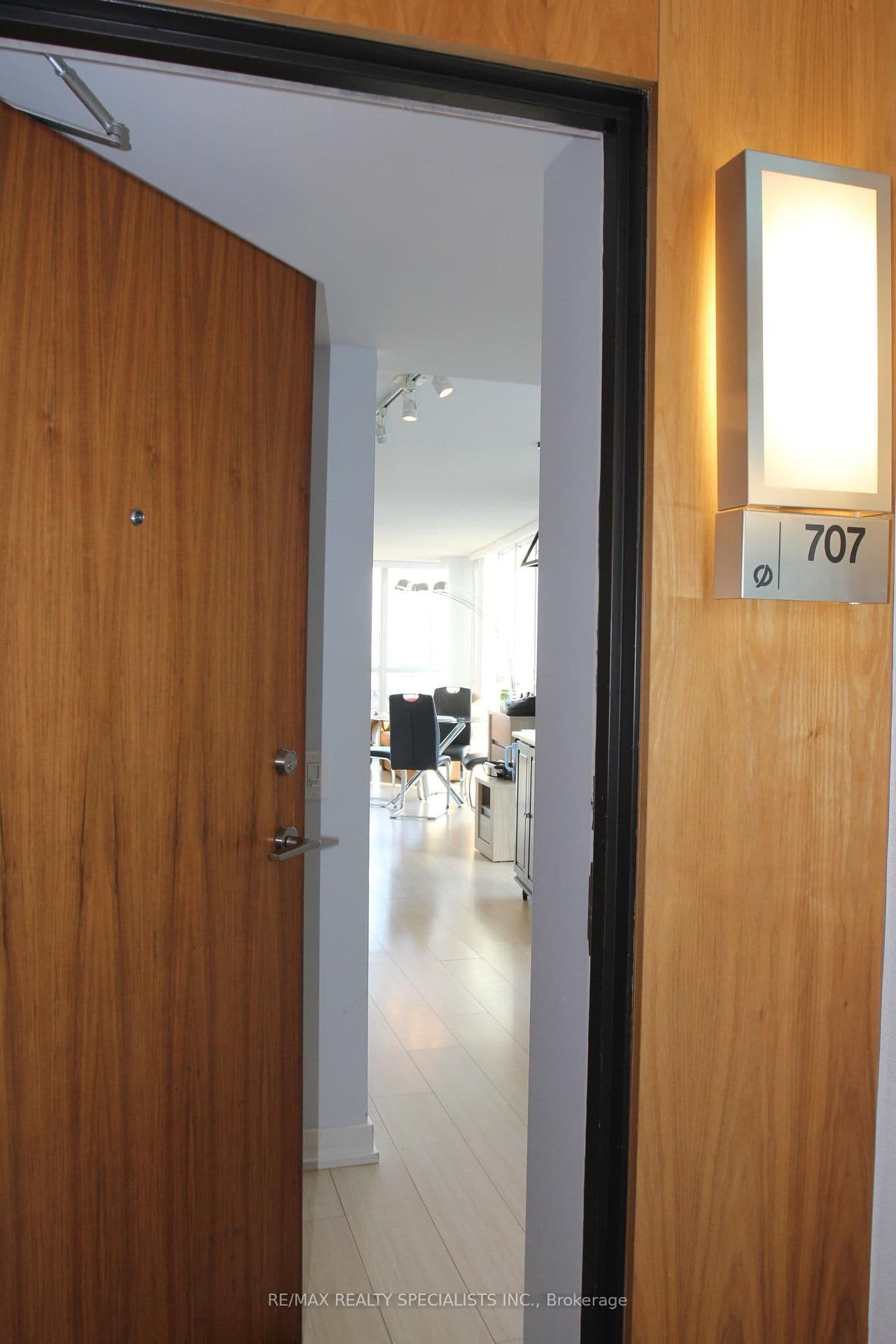#707 - 75 Queens Wharf Road