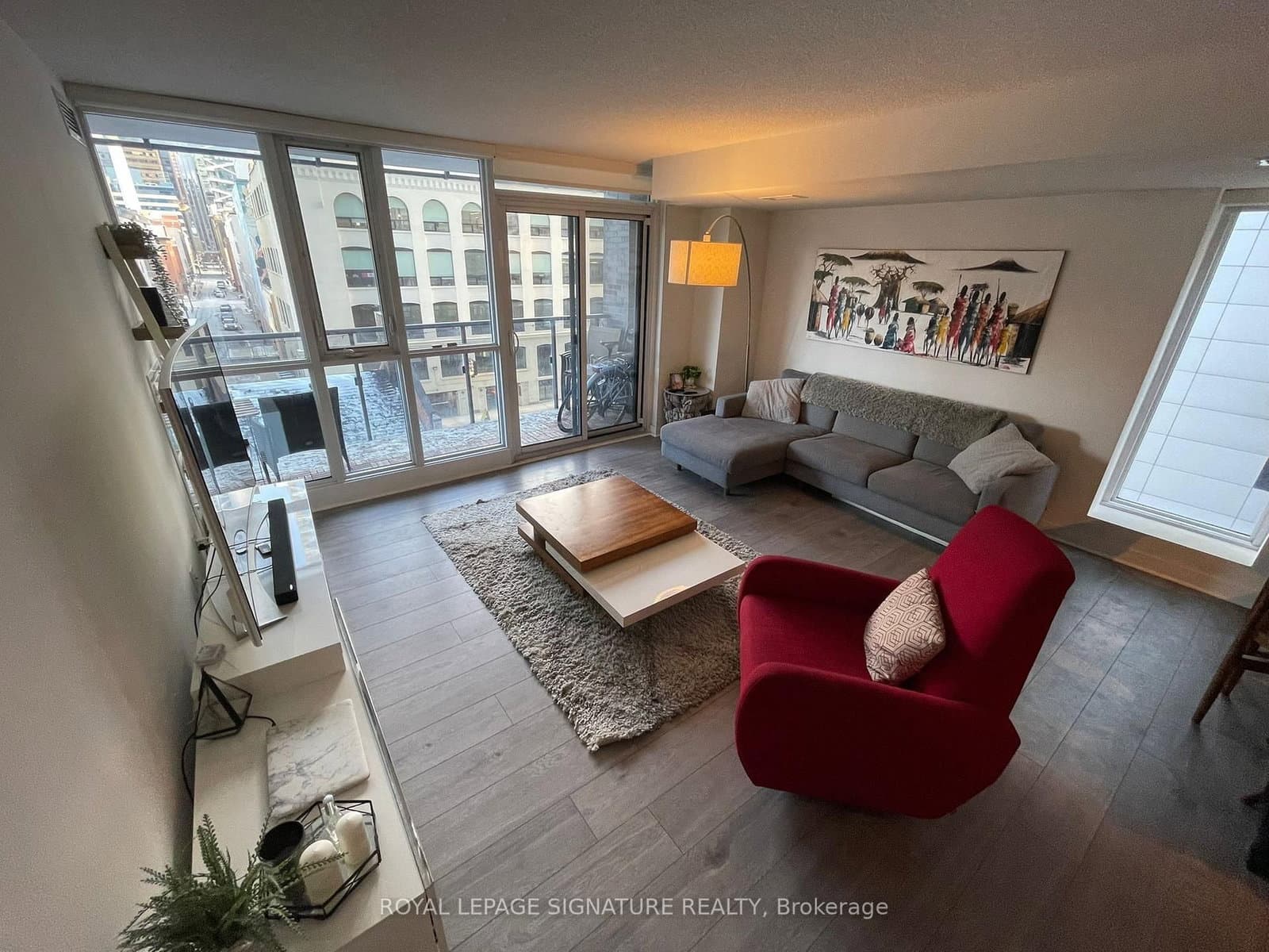 #414 - 295 Adelaide Street W