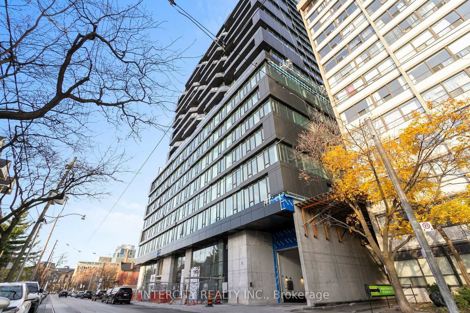 195 McCaul Street, Unit 1211