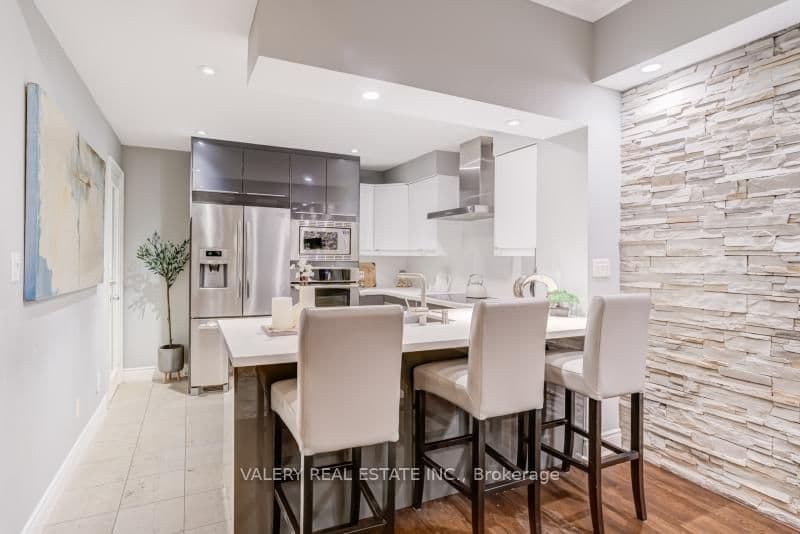 #PH1 - 168 Simcoe Street