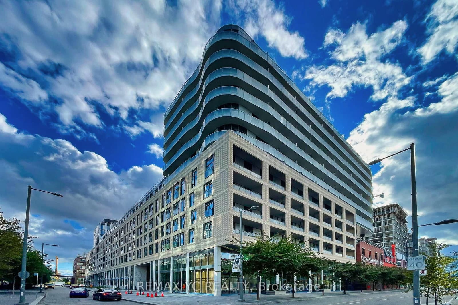 #804 - 425 Front Street E