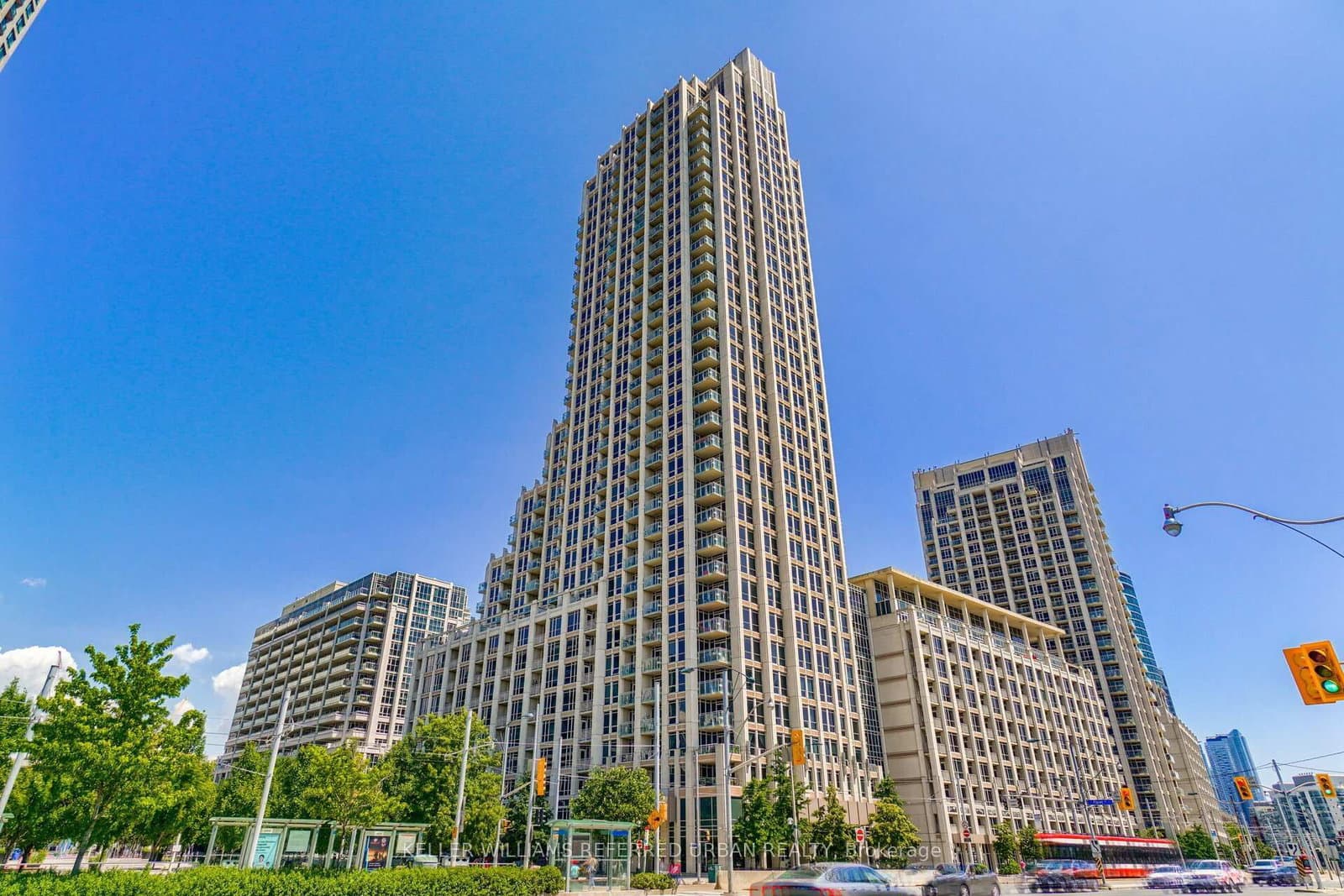 #522 - 628 Fleet Street