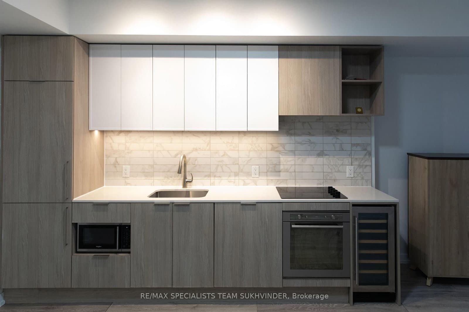 #637 - 2020 Bathurst Street