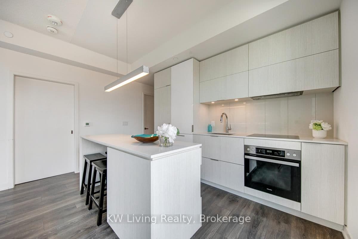 #815 - 15 Lower Jarvis Street