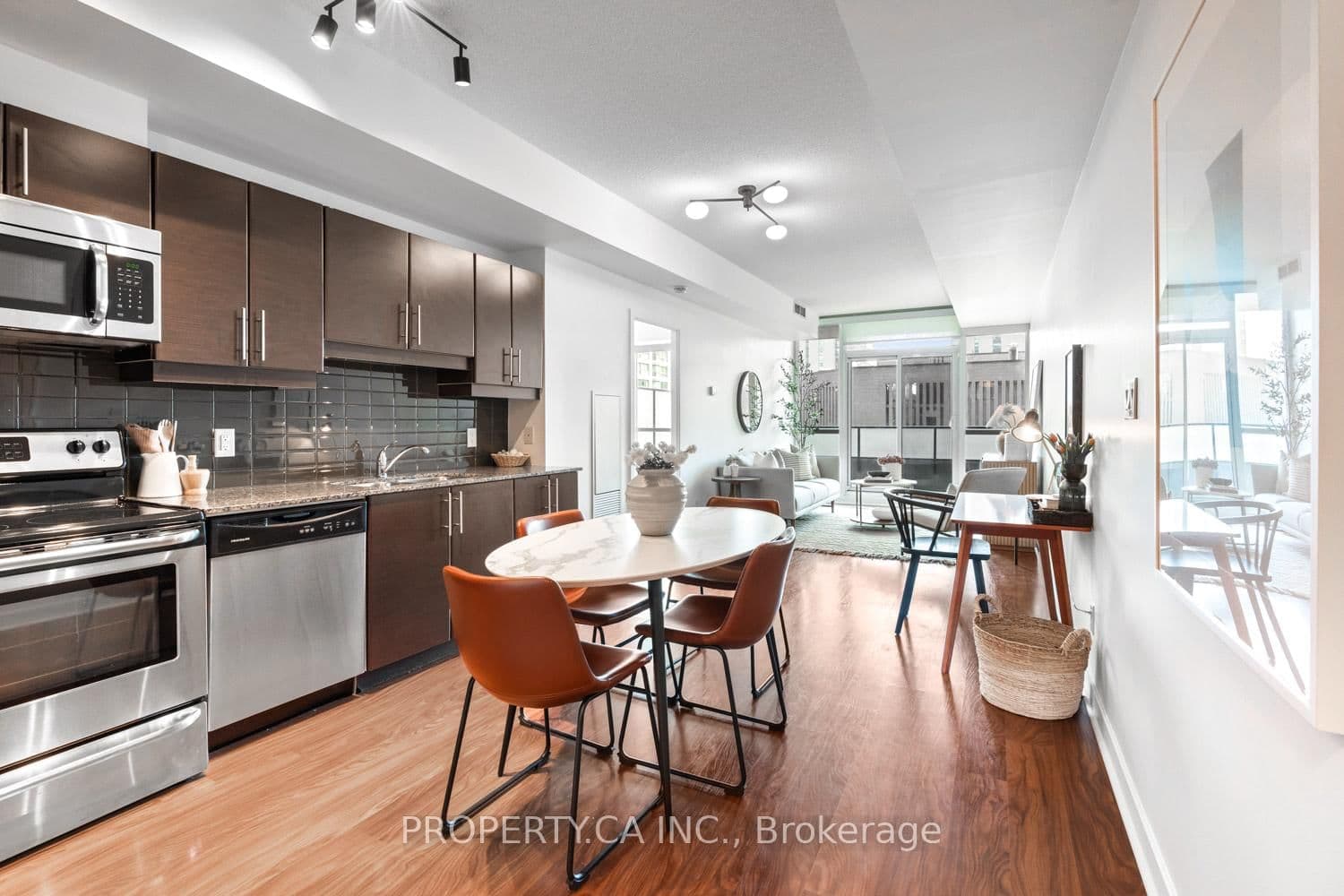 #414 - 33 Bay Street