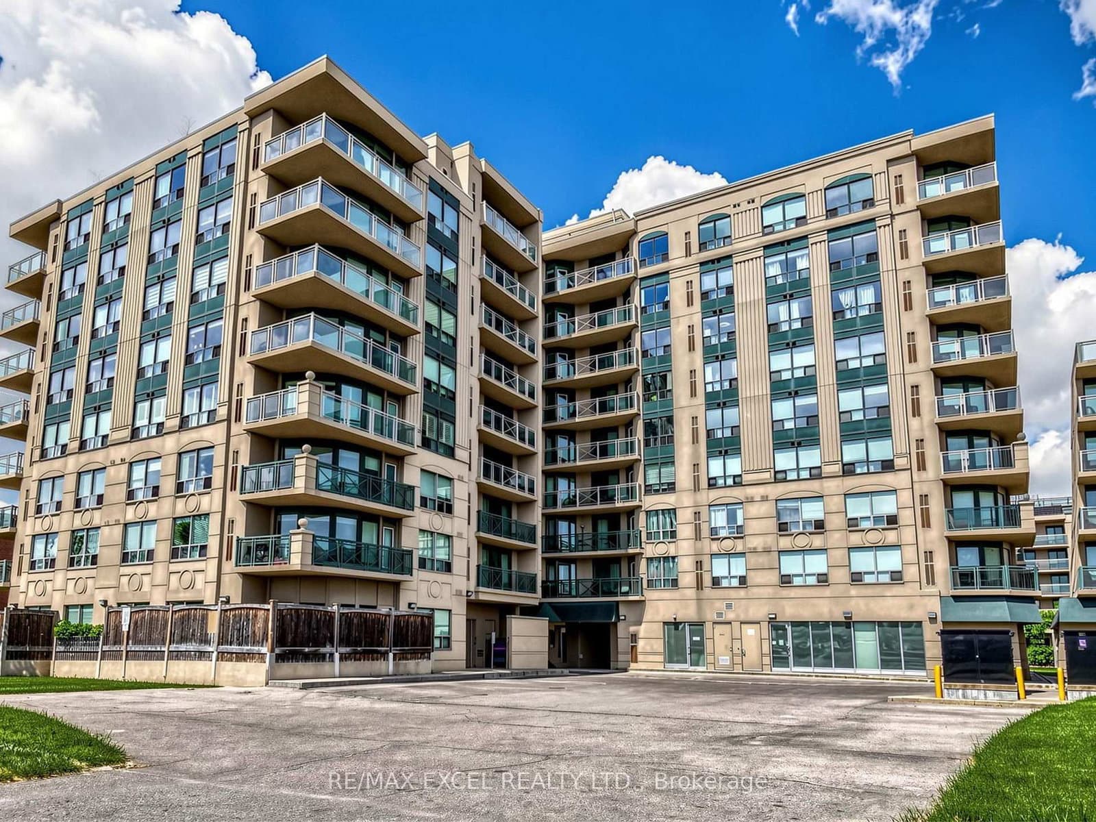#711 - 920 Sheppard Avenue W