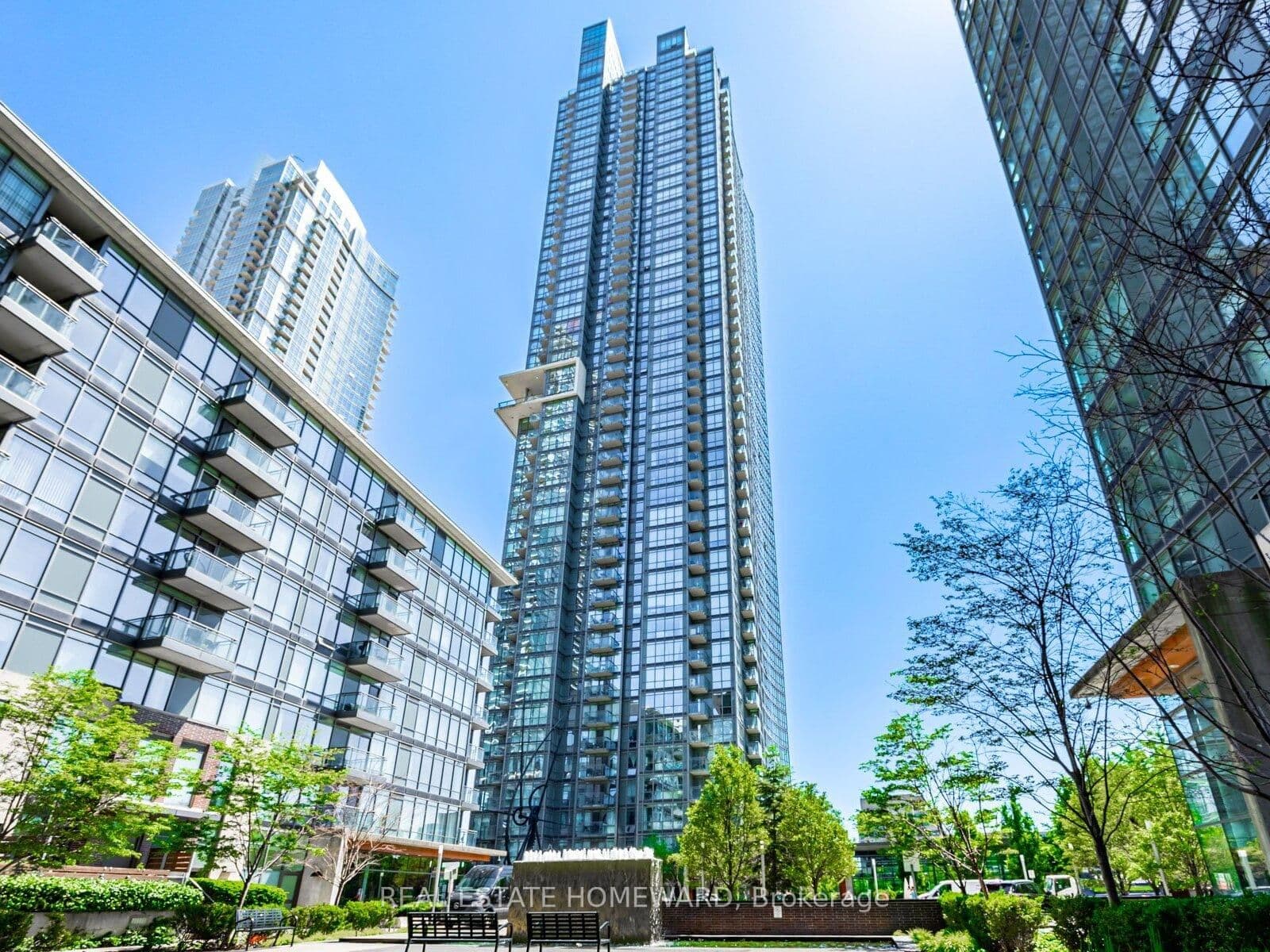 #906 - 11 Brunel Court
