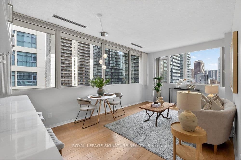 #707 - 555 Yonge Street