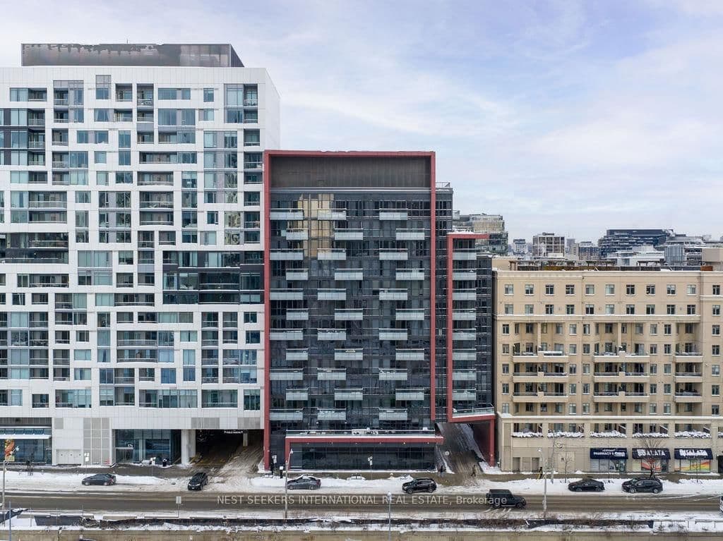#621 - 560 Front Street W
