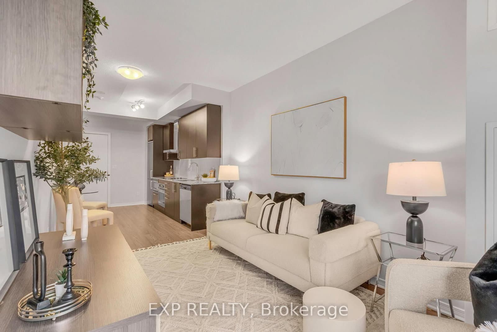 #2021 - 352 Front Street W