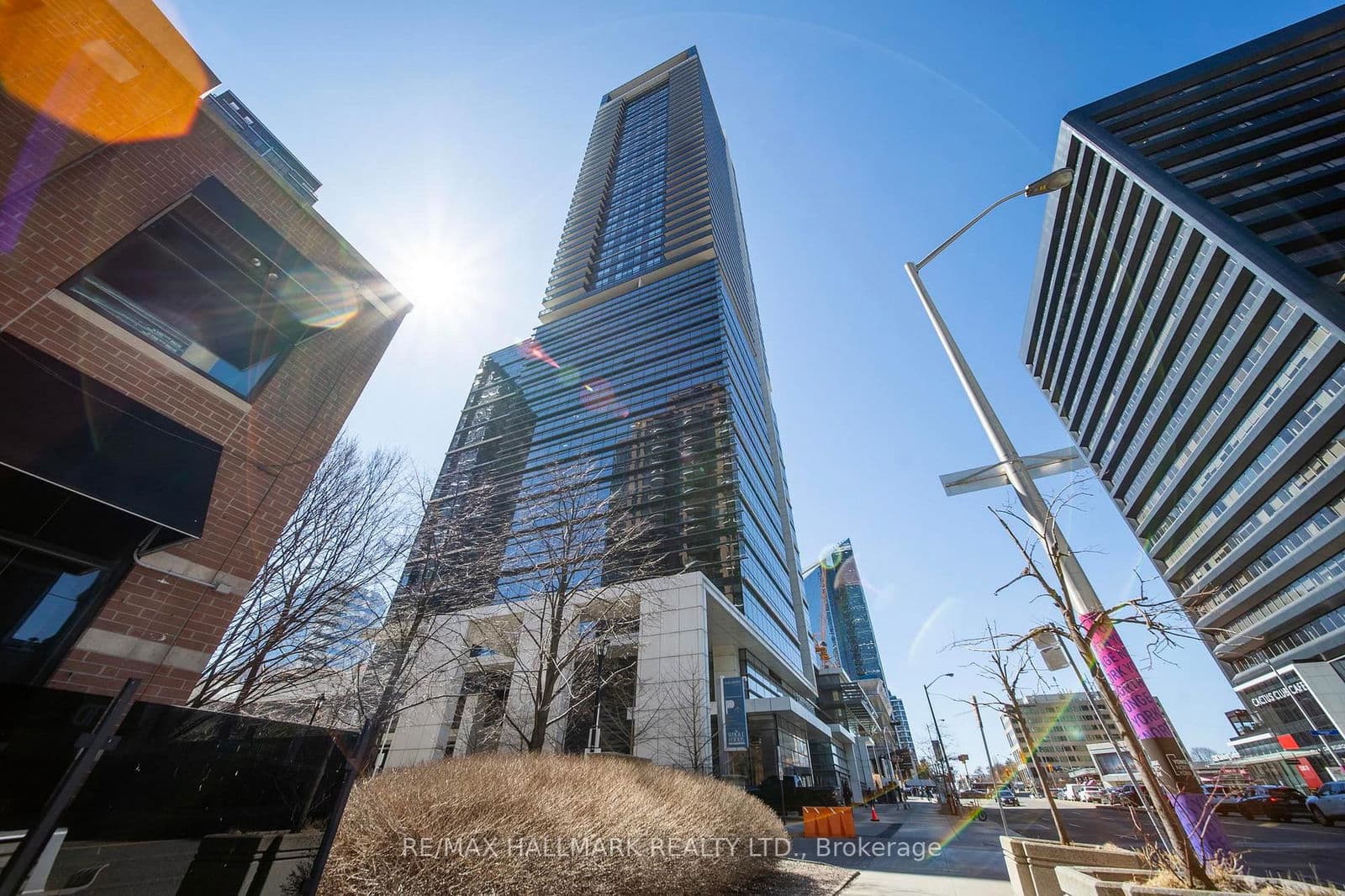 #4022 - 5 Sheppard Avenue E