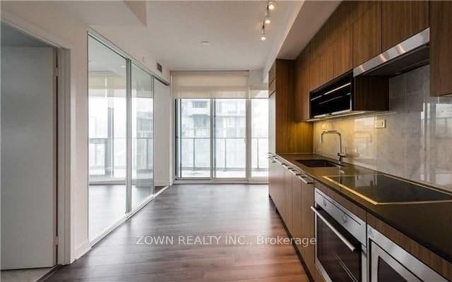 #302 - 90 Queens Wharf Road