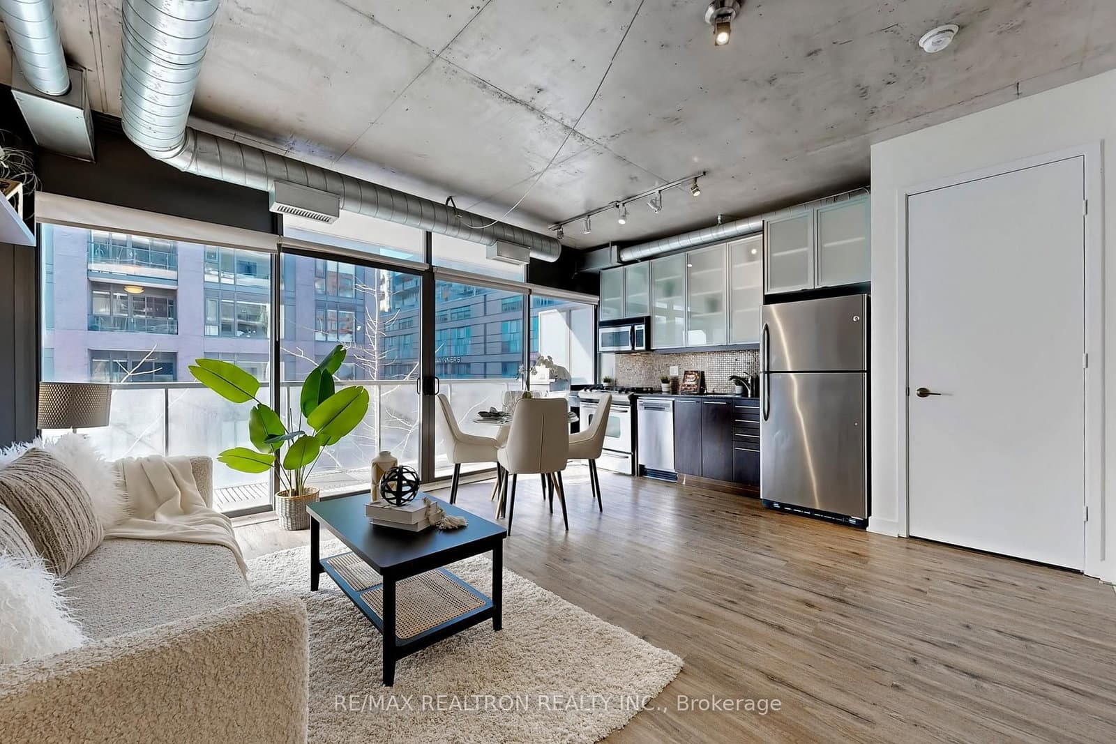 533 Richmond Street W, Unit 408