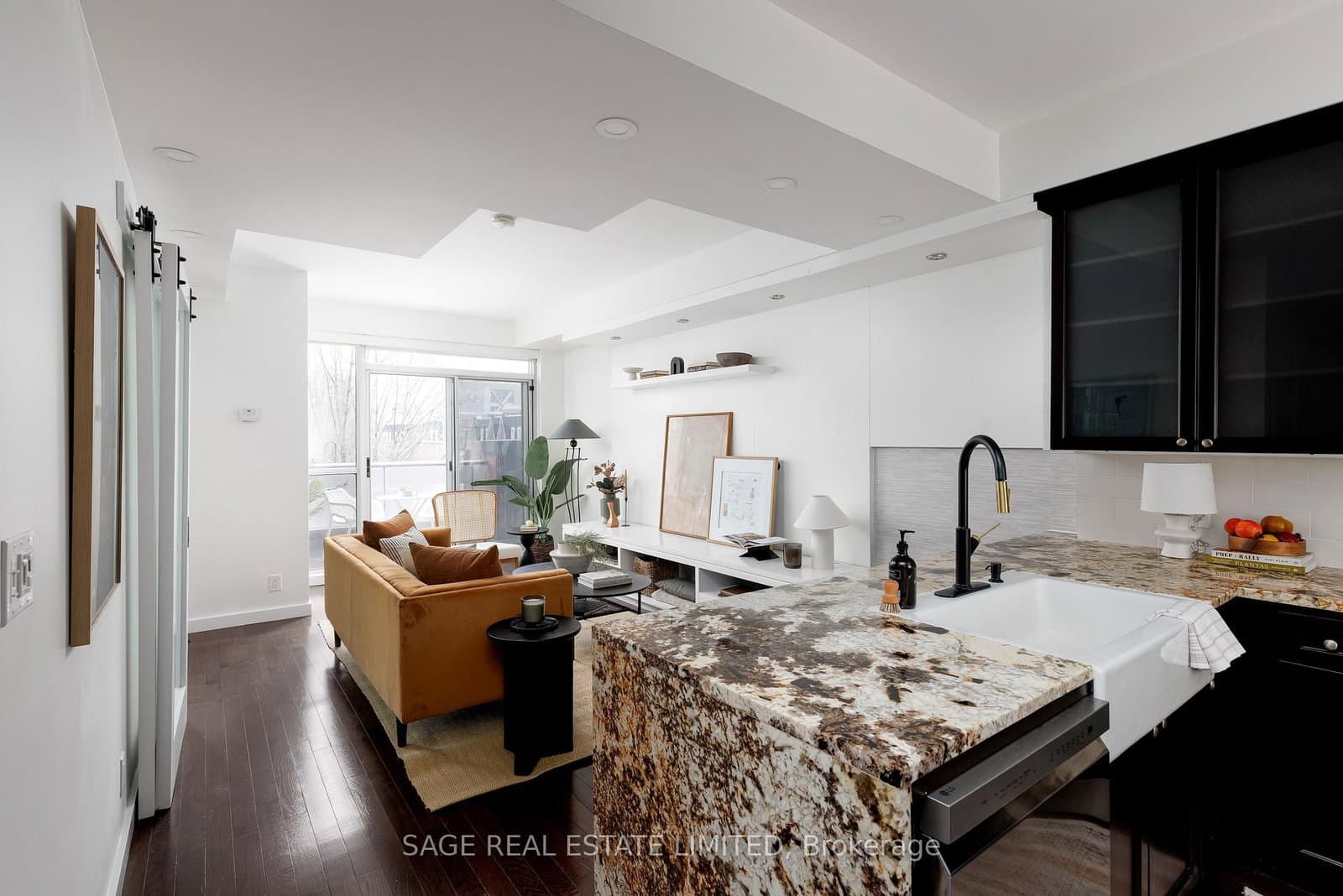#332 - 1005 King Street W