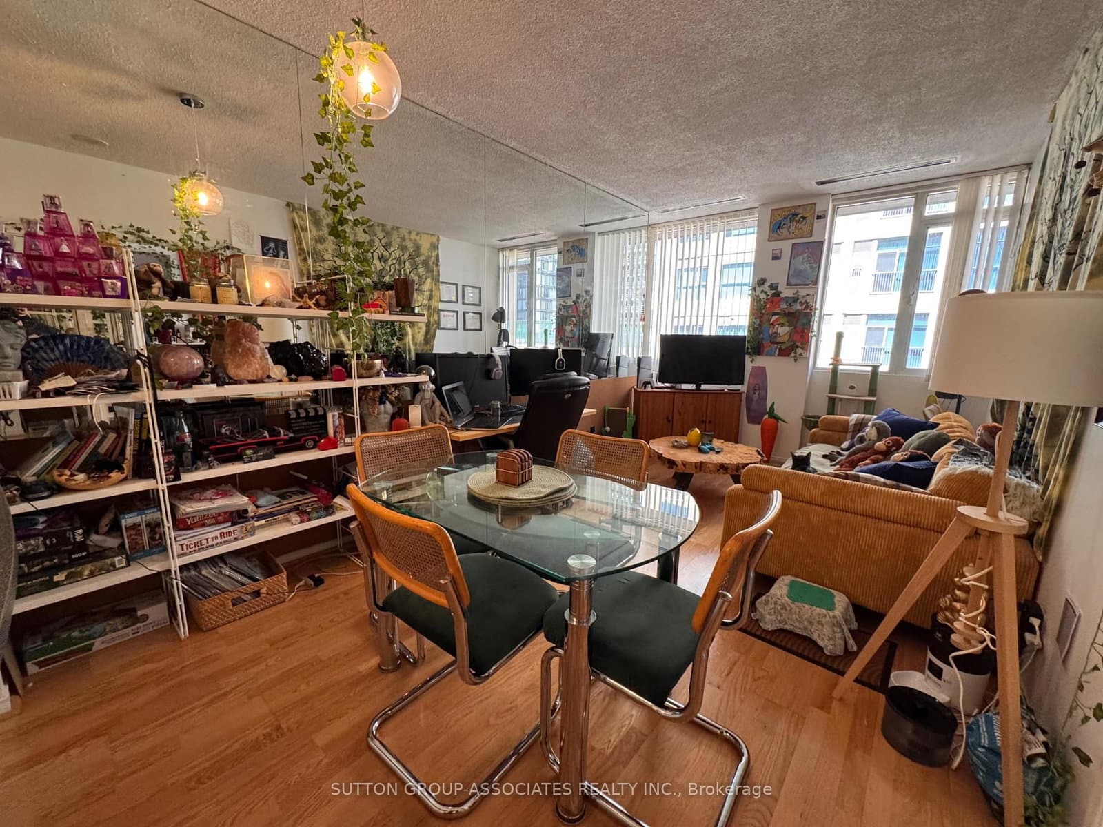 #406 - 555 Yonge Street