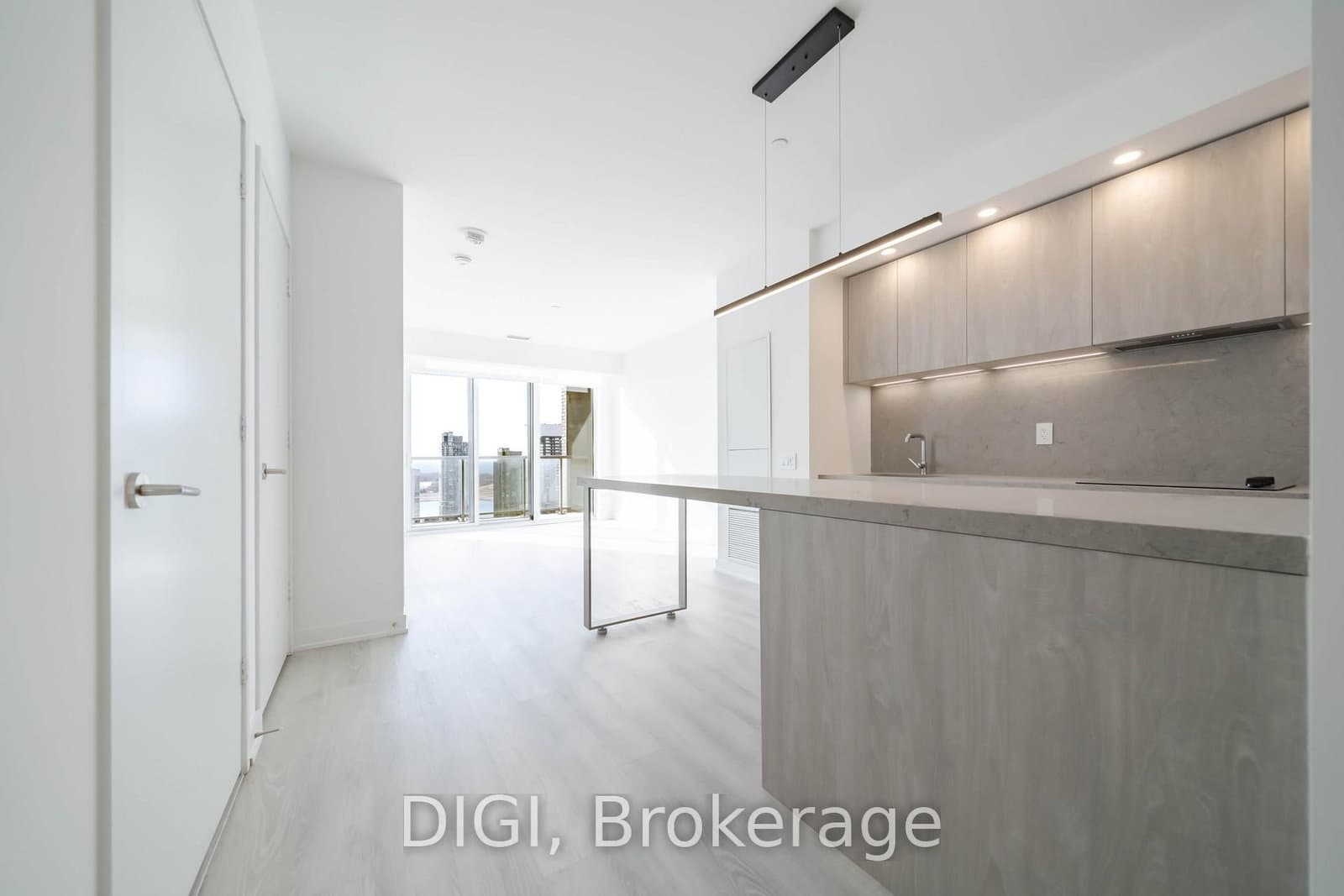 #810 - 57 Spadina Avenue