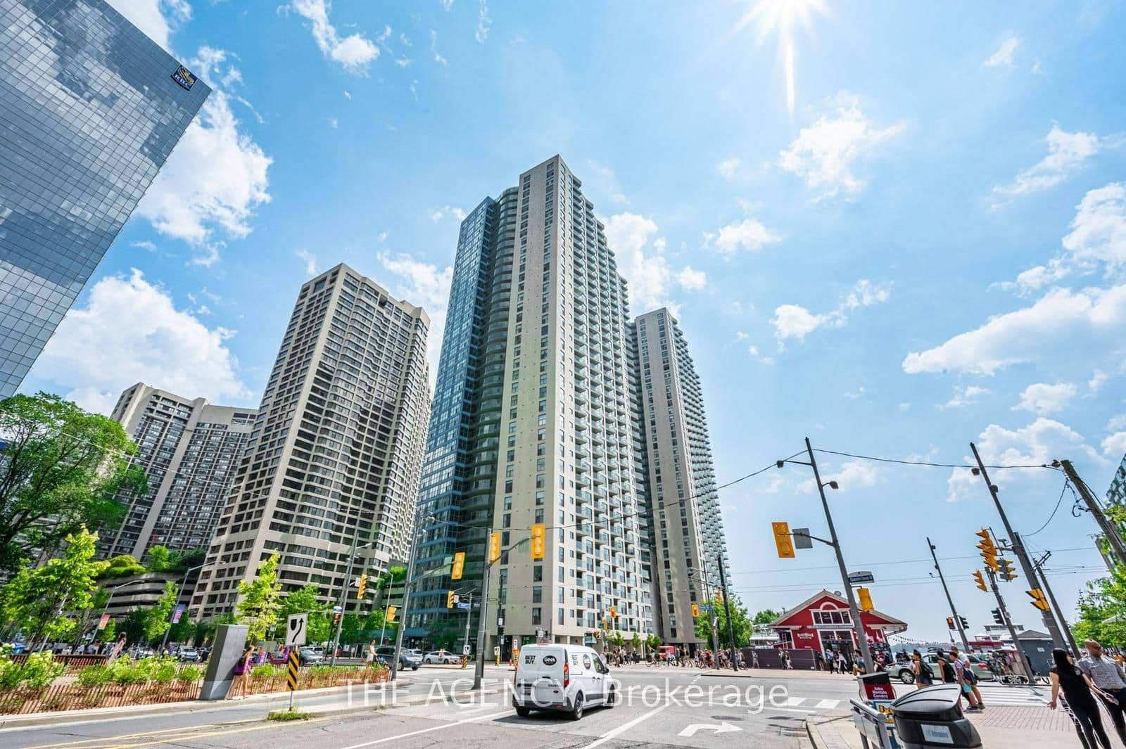 #606 - 99 Harbour Square