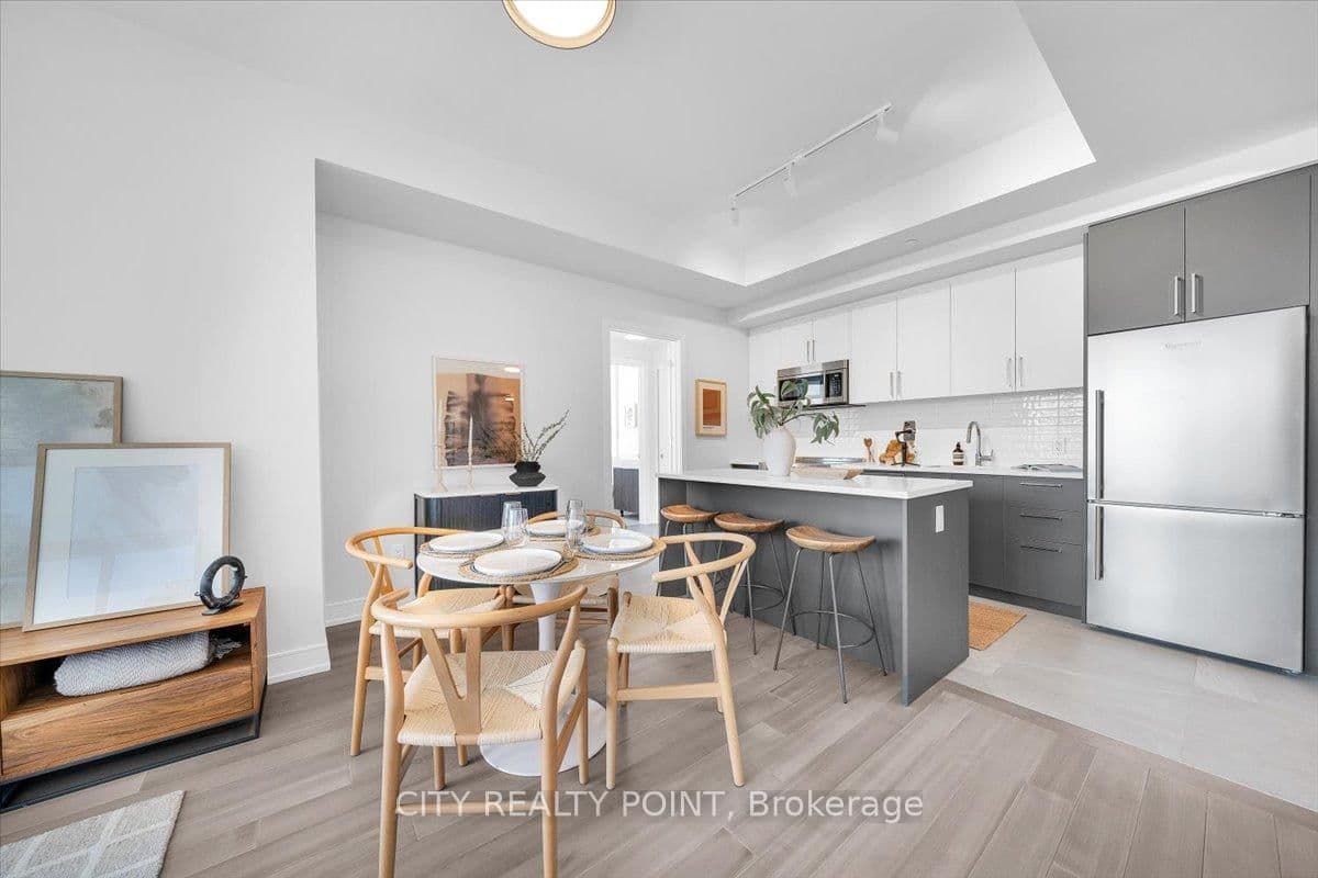 #209 - 664 Spadina Avenue