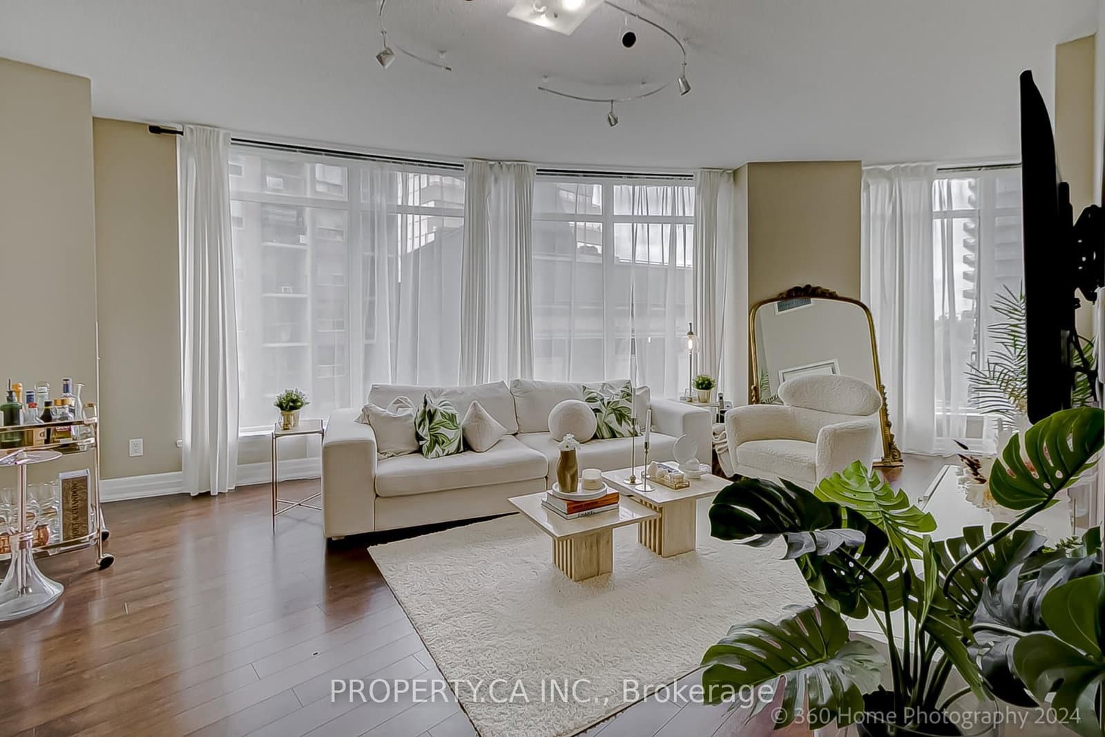 #702 - 8 Scollard Street