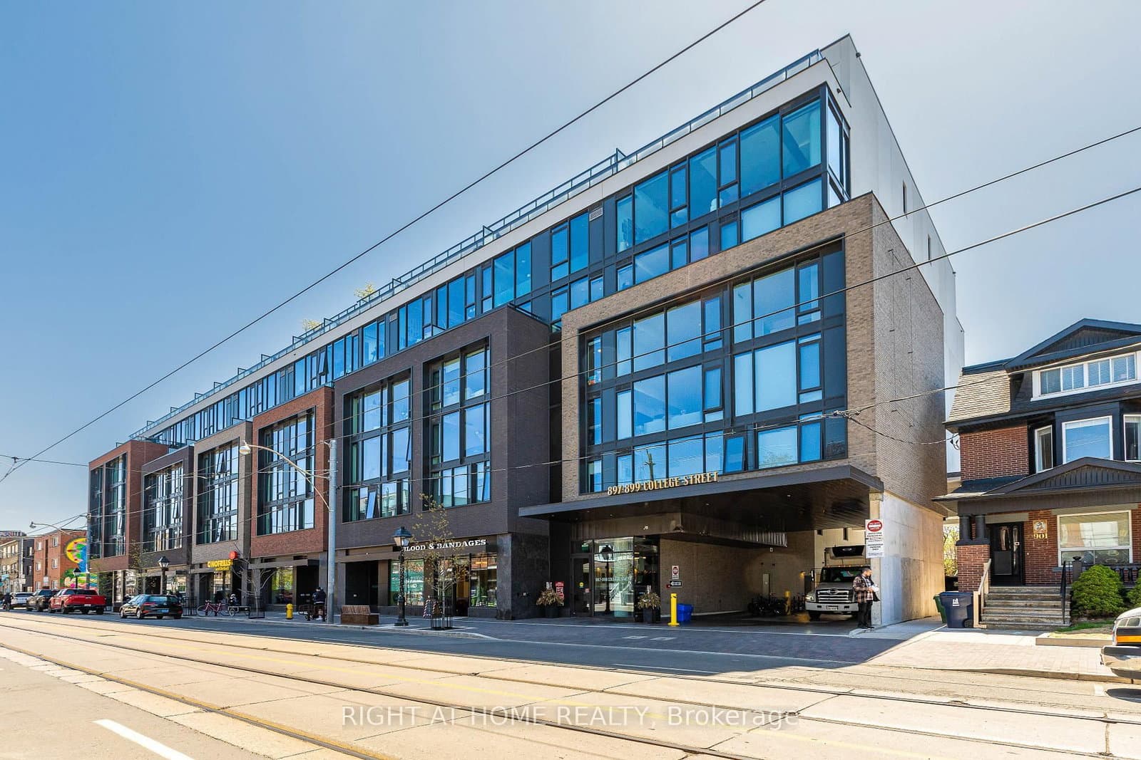 #518 - 897 College Street W